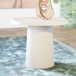 Organisch Tafeltje Wit -VTwonen Verkoopwinkel by boo sten organisch tafeltje wit klein 03 1