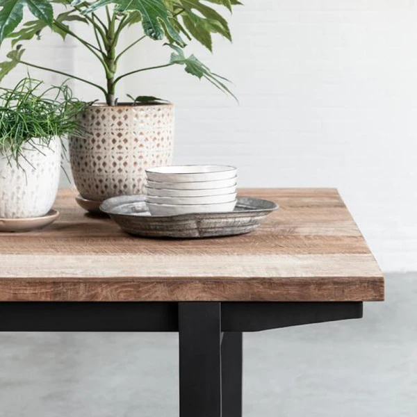 Teakhouten Eettafel Met Zwarte Poot 3 Teakhouten Eettafel Met Zwarte Poot - Afbeelding 3