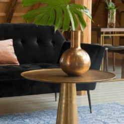 Ronde Bijzettafel Aluminium -VTwonen Verkoopwinkel dutchbone brute ronde bijzettafel messing 07 1
