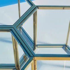 Zeshoekige Bijzettafel Goud -VTwonen Verkoopwinkel kare design comb gold zeshoekige bijzettafel goud 04