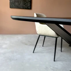 Zwarte Eettafel -VTwonen Verkoopwinkel zwarte eettafel bodio flos 01