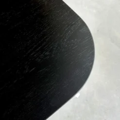 Zwarte Eettafel -VTwonen Verkoopwinkel zwarte eettafel bodio flos 02