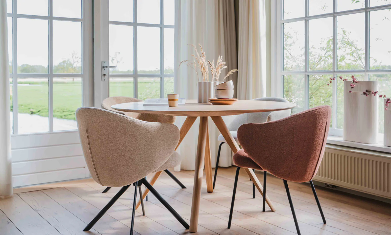 VTwonen Verkoopwinkel -VTwonen Verkoopwinkel Ronde eettafels